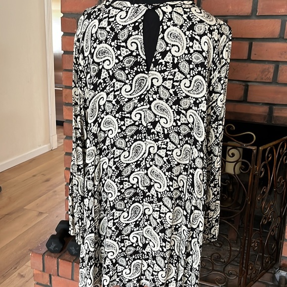 Gorgeous print paisley Boutique top ladies flowy top more of a cream and black - Picture 3 of 4